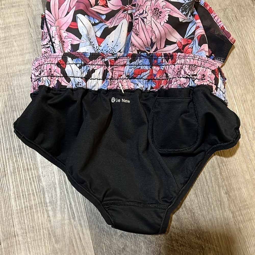 🛍️BOGO FREE Lululemon Hotty Hot Lush Lillies Multi Black size 2 - Picture 3 of 11